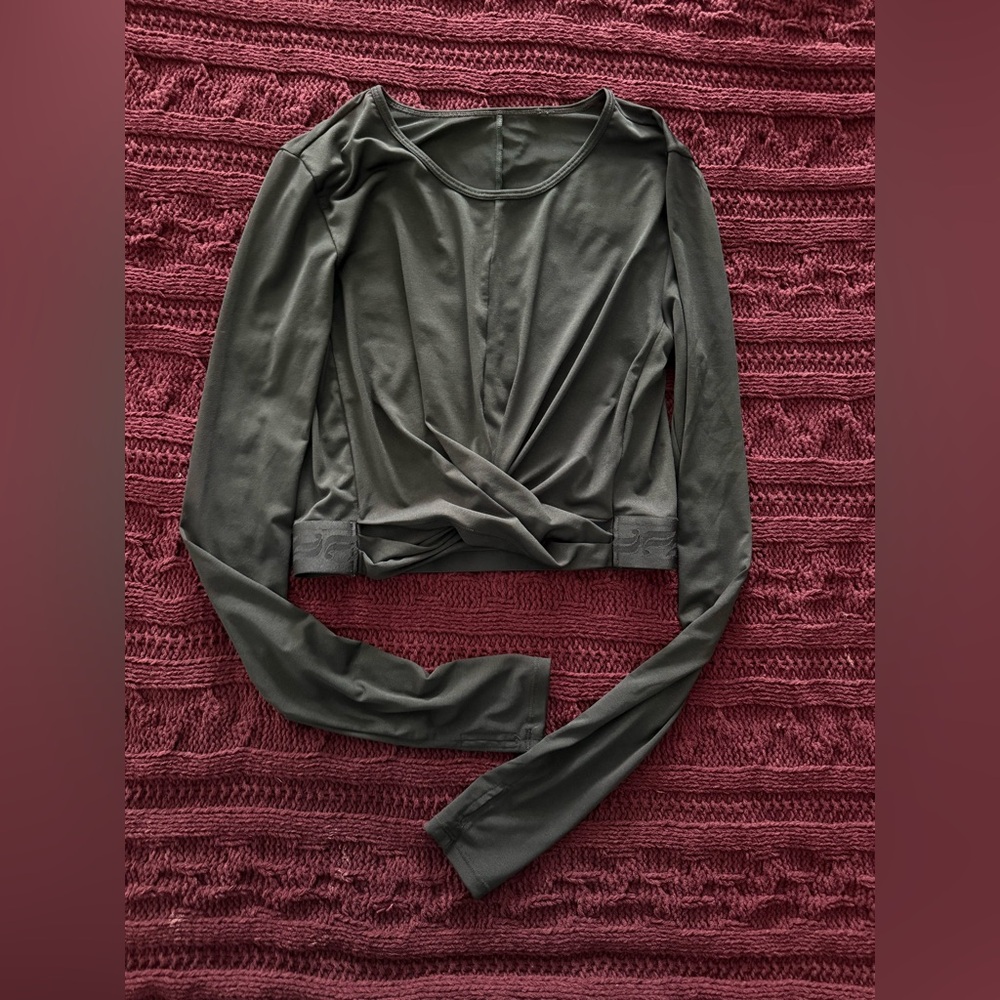 {FABLETICS} Black Twist Front Long Sleeve Crop Top